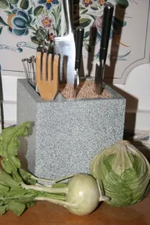 Scharfe Messer im Spaghettiblock aufbewahren