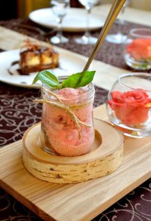 Selbstgemachtes Erdbeereis ohne "Ice-Maker"
