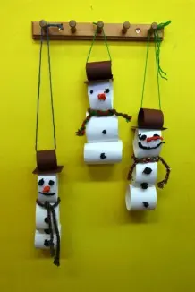 Schneemann aus Klopapierrolle