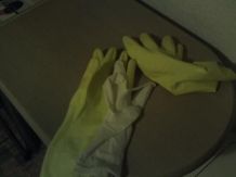 Latexhandschuhe unter Gummihandschuhen