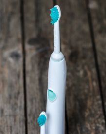 Elektrische Zahnbürste: Aufsatz-Zahnbürsten sparen