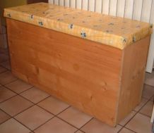 Kiste für Allerlei mit Sitzpolster