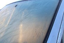 Gefrorene Windschutzscheibe schnell auftauen