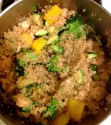 Quinoa-Gemüse-Pfanne (kalorienarm, proteinreich)
