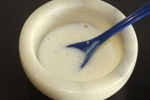 Gesichtsmaske aus Kamillentee und Quark