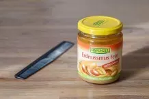 Kaugummi in den Haaren mit Erdnussbutter entfernen