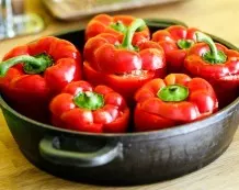 Gefüllte Paprikaschoten in Tomatensauce