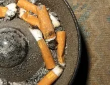 Nikotinfinger säubern