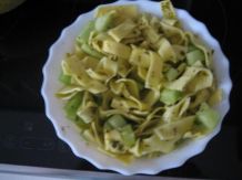 Nudelsalat mit Honigmelone und Käse