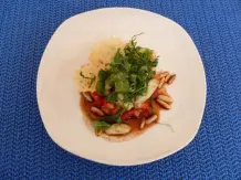 Erdbeersalat mit frittiertem Rucola