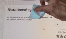 Bildschirmreinigung mit Brillenputztüchern