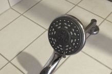 Duschkopf entkalken im Wasserkocher