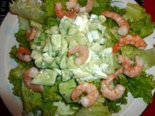 Gurkensalat in Sahnesoße mit Shrimps
