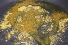 Zucchini-Pfanne mit Banane und Tomate