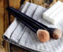 Mit Kernseife Make-up Pinsel säubern