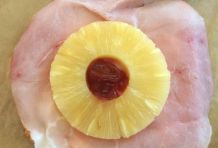 Hawaii-Toast mit Ketchup statt mit Kirsche
