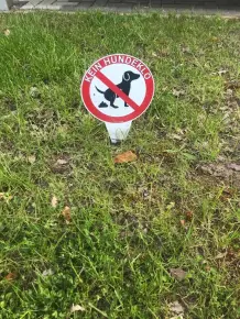 Ärger über Hundekot - freundlicher Hinweis an Hundehalter