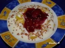 Milchnudeln mit Pflaumen-Rhabarber-Apfel-Rum-Grütze