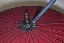 Lampenschirme mit dem Staubsauger entstauben