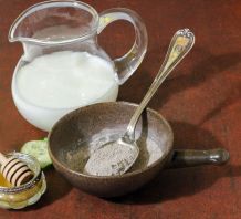 Heilerde-Honig-Milch Maske für gereizte Haut