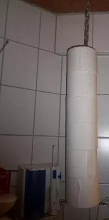 Toilettenpapierrollen aufbewahren
