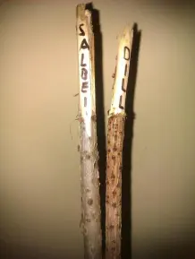 Kräutergarten Beschriftung mit Stöcken