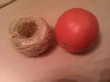 Orange als Futterplatz für Vögel