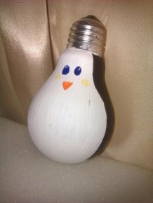 Winterdeko: Glühbirnen Pinguin