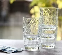 Milchige Gläser: Kalkablagerungen entfernen