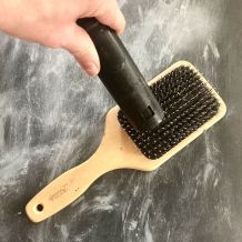 Haare aus der Haarbürste entfernen II