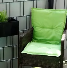 Ausgeblichene Terrassenmöbel-Polster auffrischen
