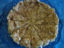 Sahnetorte mit fruchtiger Füllung