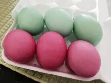 Ostereier mit Lebensmittelfarben färben