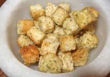Herzhafte Brotwürfel anstatt Chips