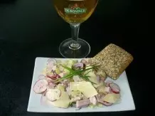 Frühlingssalat mit Maigouda und Fleischwurst