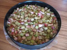 Fruchtige Quark-Rhabarber-Torte mit Mandelbaiser