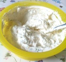 Schmand-Knoblauch-Dip