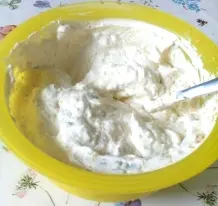 Schmand-Knoblauch-Dip