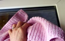 Fenster putzen mit zwei Eimern