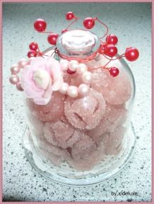 Erdbeer-/Himbeerzuckerrosen und -herzen