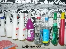 Sprühflaschen platzsparend aufbewahren