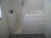 Einsteigen in die Badewanne erleichtern