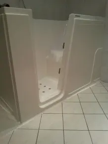 Einsteigen in die Badewanne erleichtern