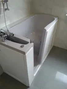 Einsteigen in die Badewanne erleichtern