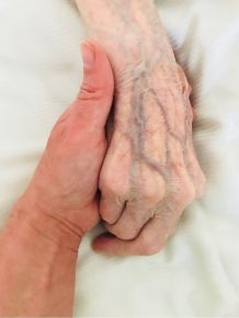 Älteren Menschen helfen
