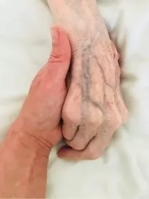Älteren Menschen helfen