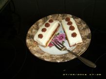 Mandelbiskuit-Schokoladenmousse-Schnitten
