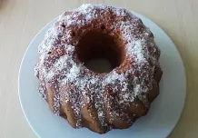 Kokos-Kirsch-Gugelhupf