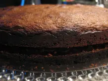 Schoko-Nuss-Torte mit Beerenfüllung