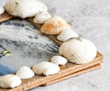 Sandbild: Muscheln auf Papier/Karton befestigen